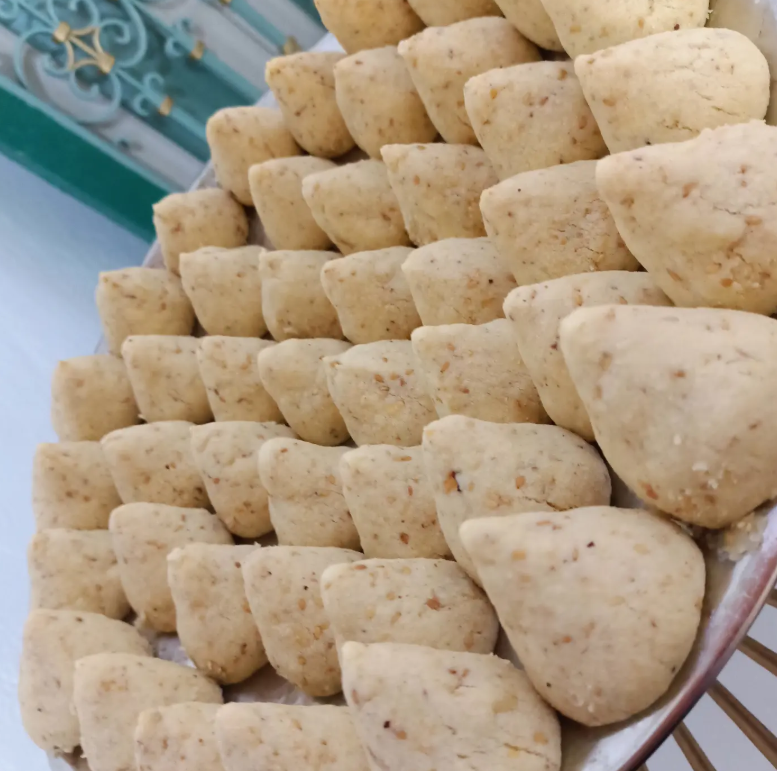 غريبة بيضاء